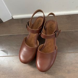 Cute b.o.c clog pumps